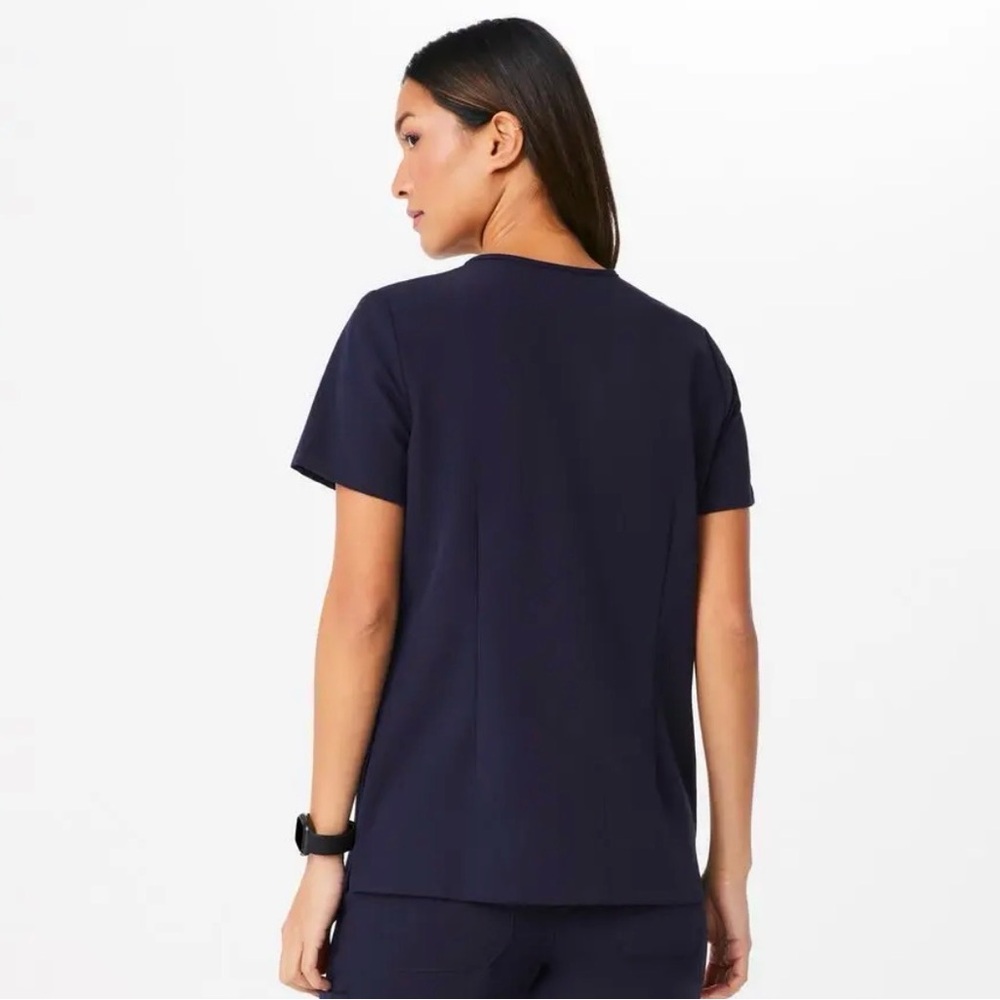 FIGS Casma Three-Pocket Scrub Top in Navy Blue Size Large NWT - Picture 10 of 11